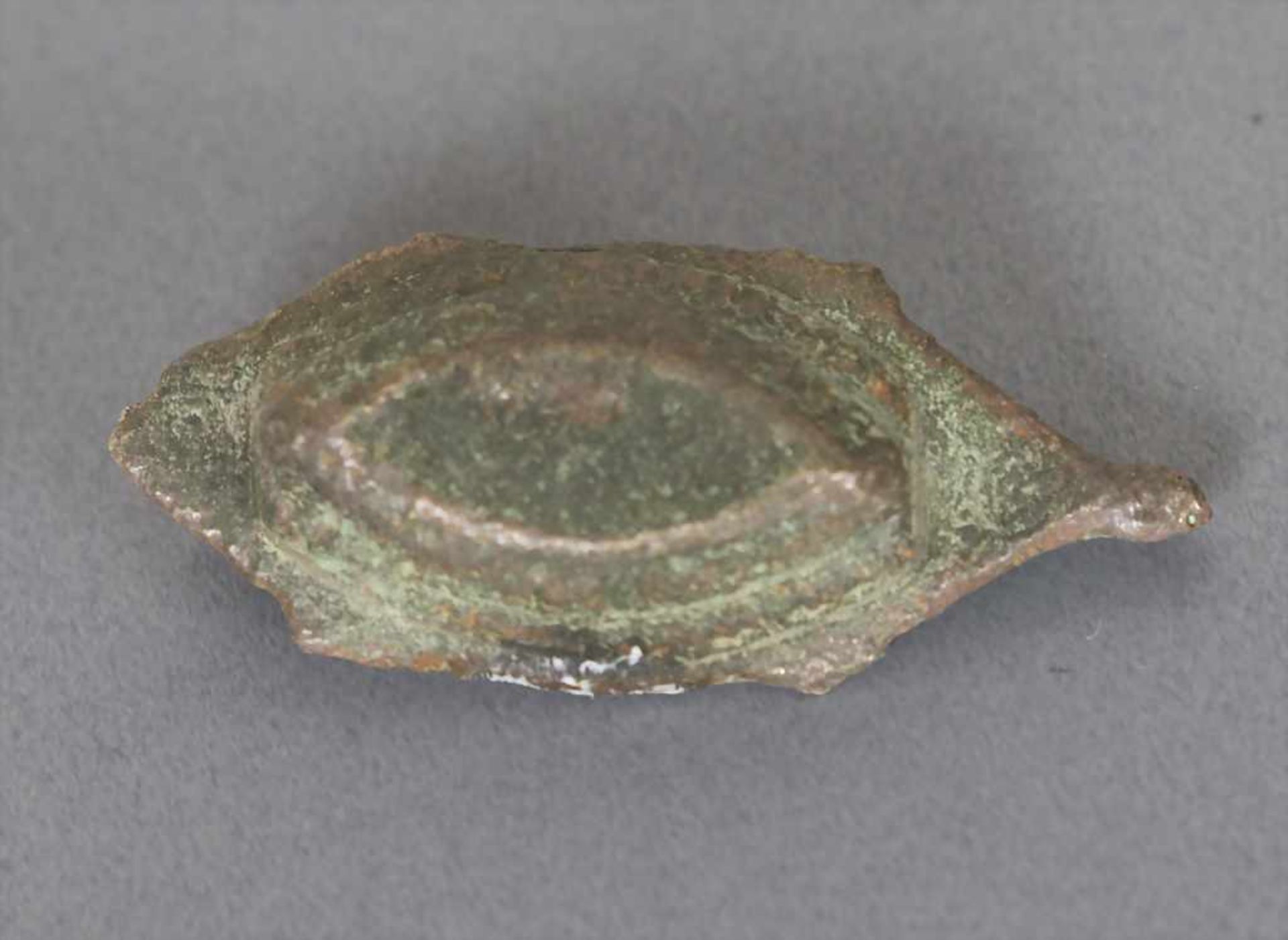 Römische Fibel / A Roman fibulaMaterial: Bronze,Länge: 3,6 cm,Zustand: gut, alt restauriert,