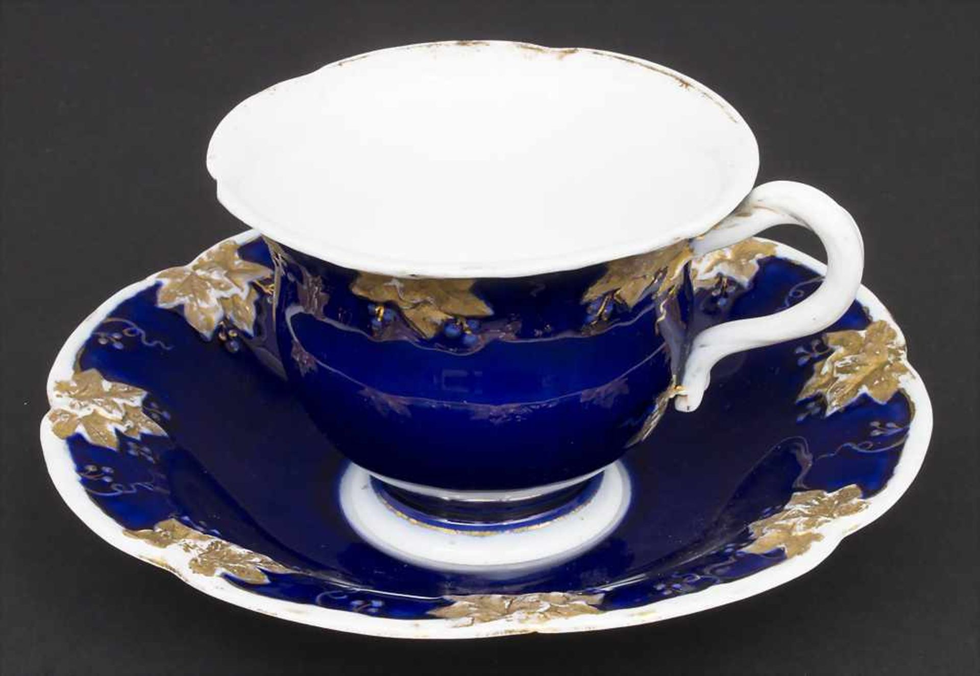 Tasse und UT / A cup and saucer, Meissen, Mitte 19. Jh.Material: Porzellan, kobaltblau und mit - Image 2 of 6