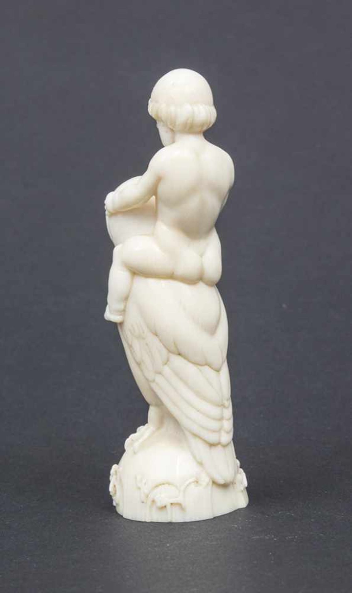 Jugendstil Figur Elfenbein Putto auf Eule reitend / Art Nouveau Ivory Figurine Amoretto Riding On An - Bild 2 aus 3