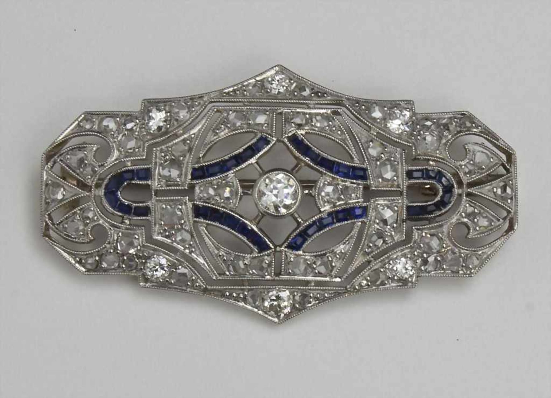 Art Déco-Brosche/Art Déco Platinum Brooch With Sapphires And Diamonds, Frankreich, um 1920Platin