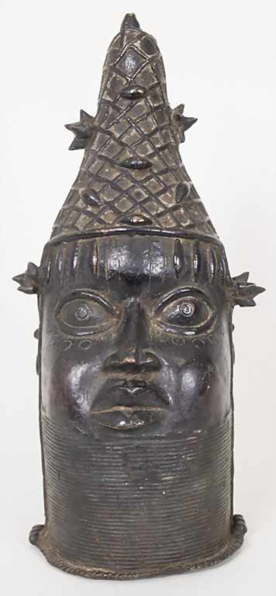 Gedenkkopf, Benin, Nigeria 2. Hälfte 20. Jh.Material: Bronze, braun patiniert,Höhe: 44 cm,Zustand: - Bild 2 aus 6