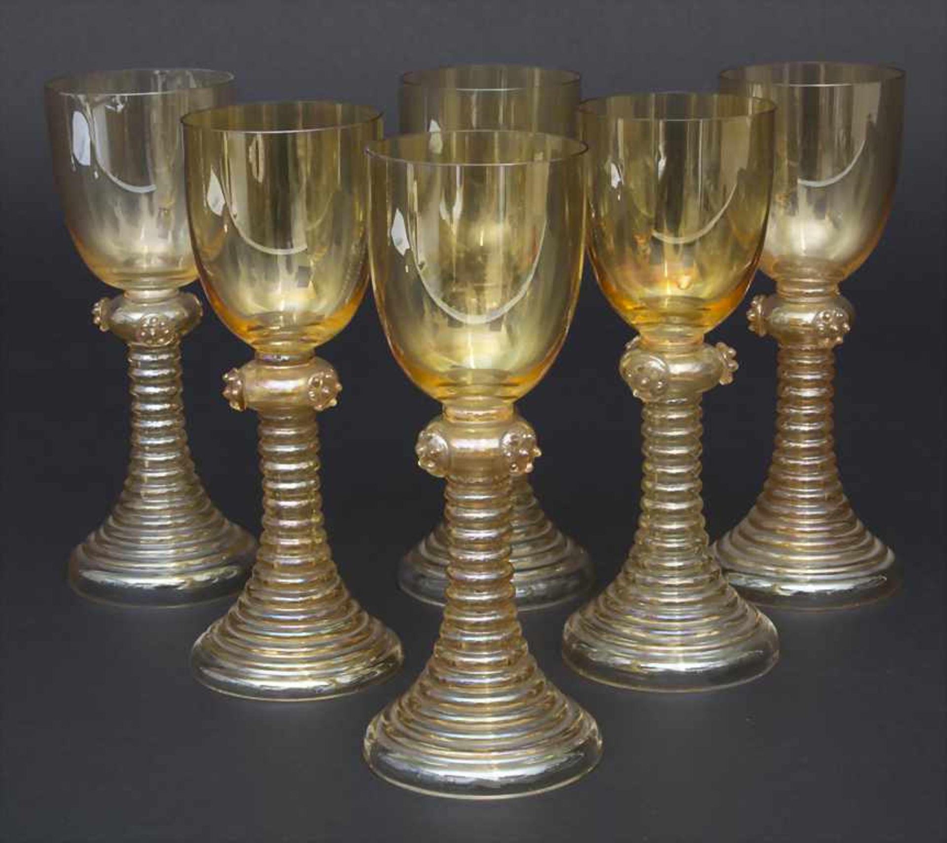 6 Weingläser / 6 wine glasses, Theresienthal, um 1920Material: Kristallglas bernsteinfarben,