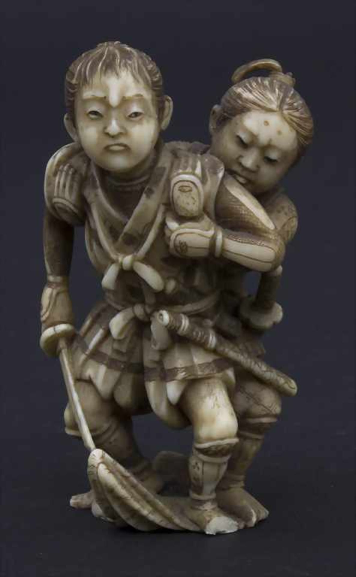 Figruengruppe 'Kämpfende Samurai' / A figural group 'fighting samurai', Japan, um 1900Material: