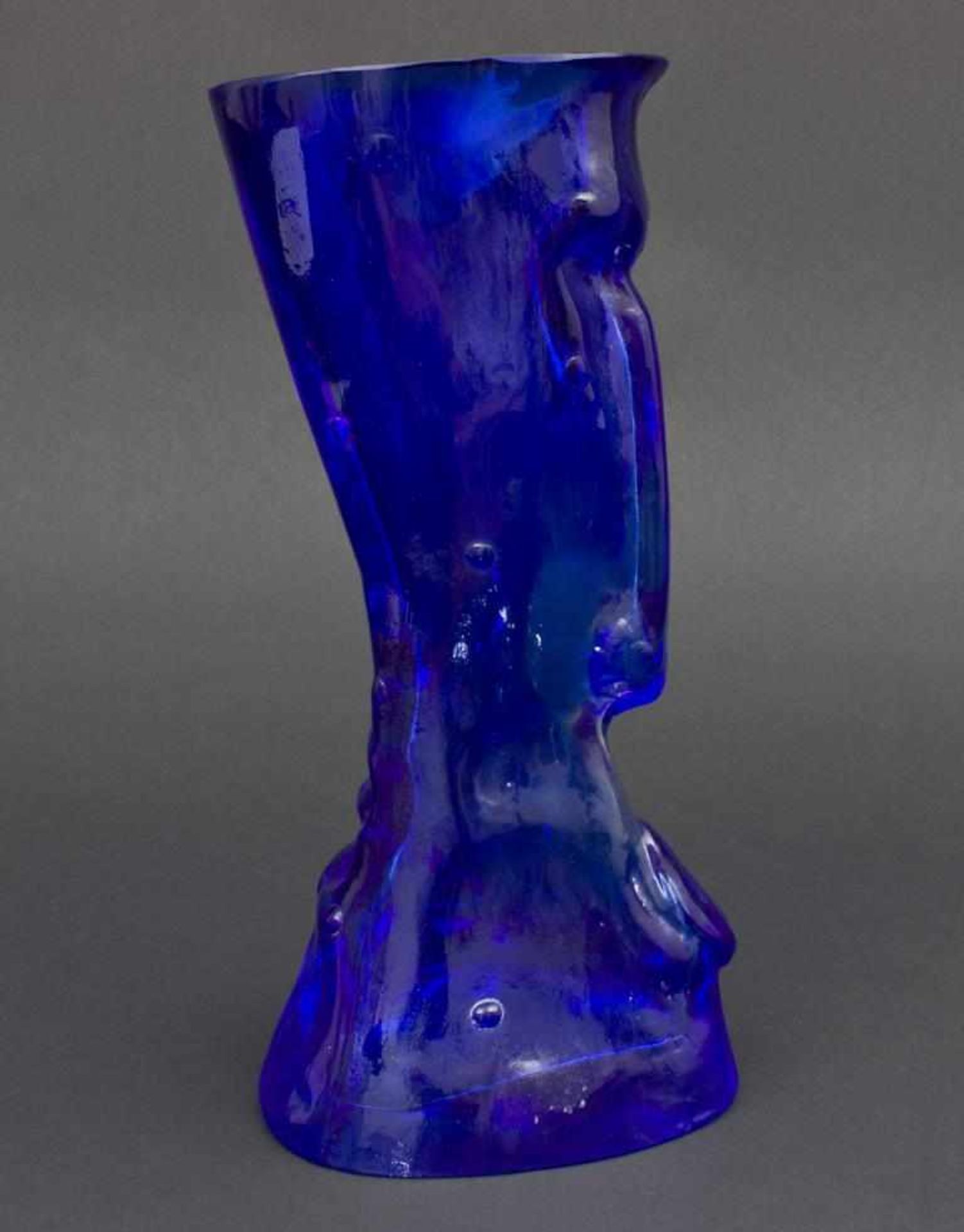Künstlervase, Fachschularbeit/Art Glass Vase, wohl tschechisch, 2. Hälfte 20. Jh.auf - Bild 2 aus 2