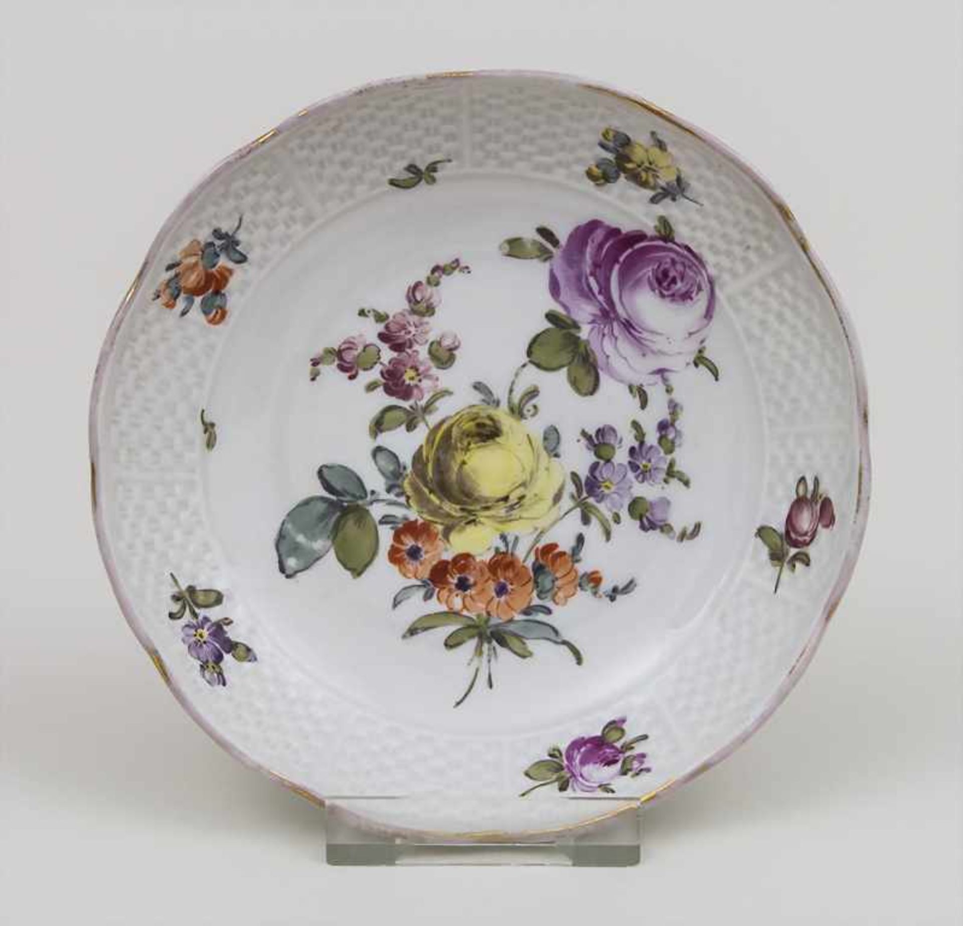 Zierschale mit polychromer Blumenmalerei / A small dish with flowers, Carl Thieme, Potschappel, um