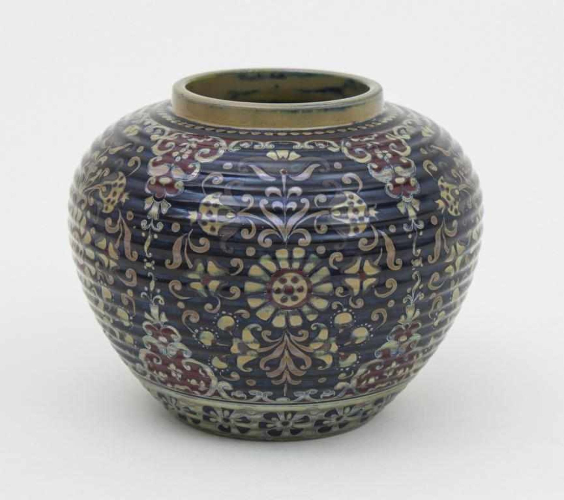 Jugendstil-Vase/Art Nouveau Faience Vase, Zsolnay, Pecs, um 1900bauchige Form mit schmalem Hals,