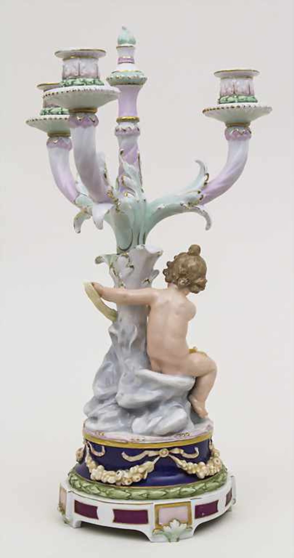 Dreiarmiger Kerzenleuchter mit Putto / A three arms candelabra with a putto, Karl Ens, Volkstedt- - Bild 2 aus 3