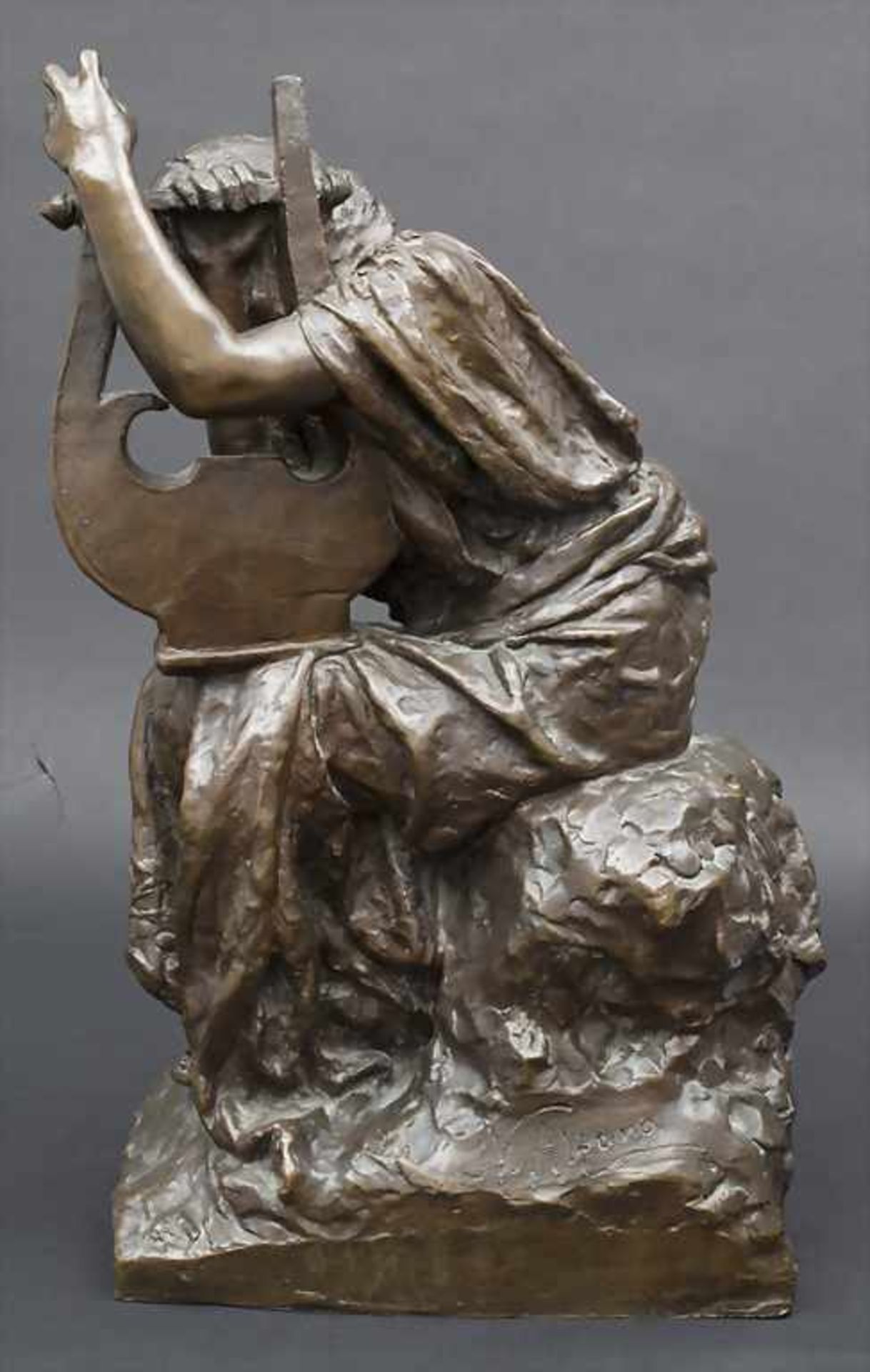 Vincenzo Alfano (1854-1917), Bronzefigur 'Junge Dame mit Lyra' / A bronze figure 'Young lady with - Image 3 of 6