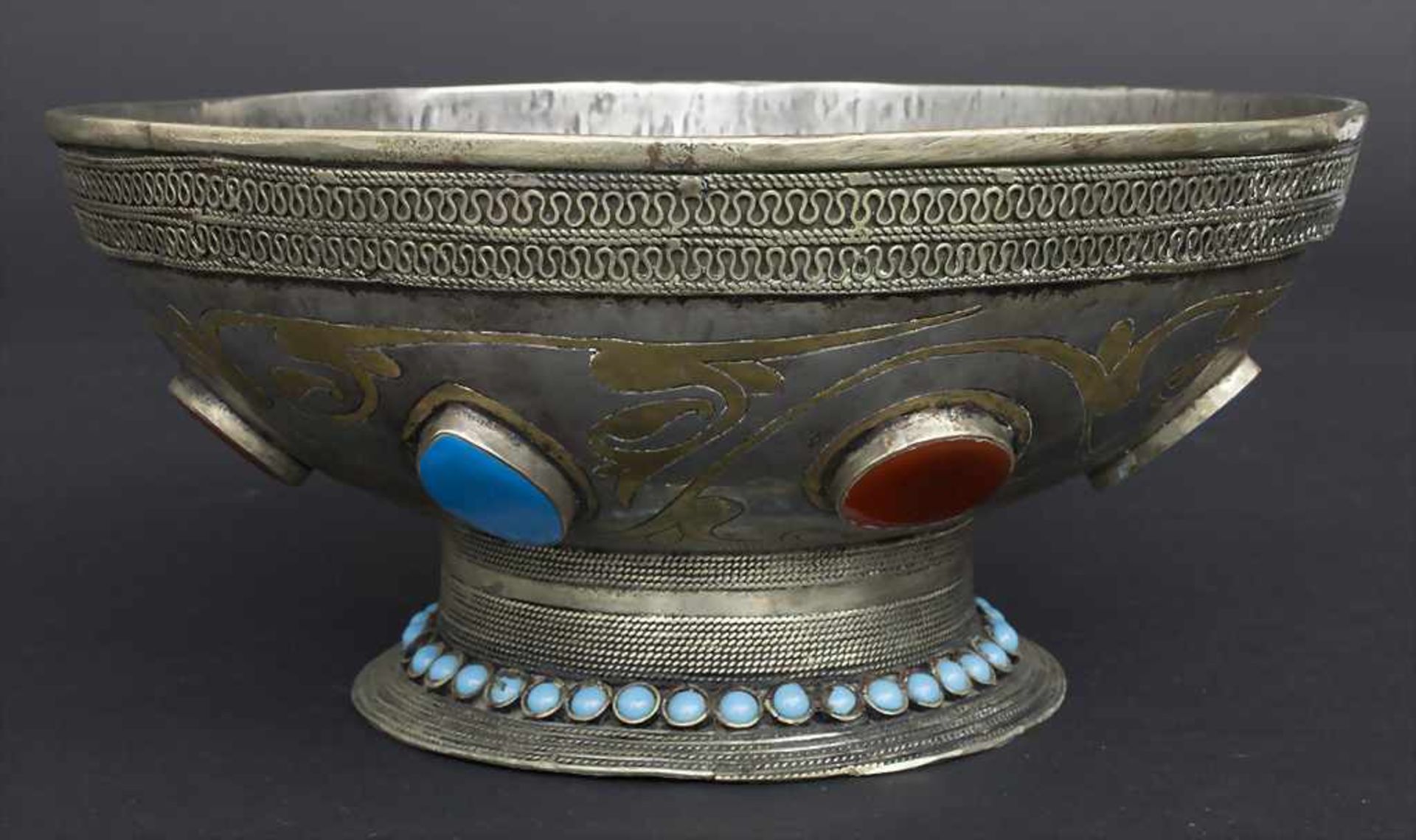 Anbietschale / A bowl, Orient, um 1900Material: Kupfer, versilbert, verzinnt, Ornamentik