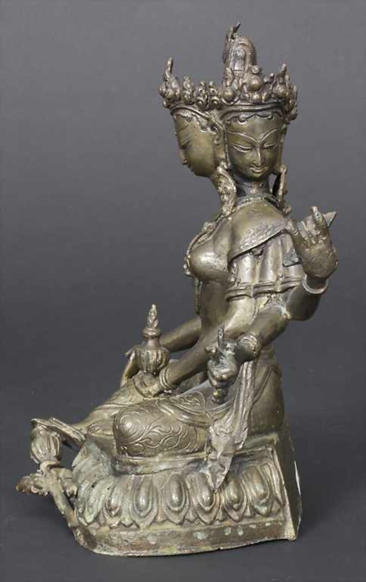 Dreiköpfige-Tara, Ushnishavijaya, Tibet, wohl 18./19. Jh.Material/Technik: Bronze, mit schön - Image 2 of 6