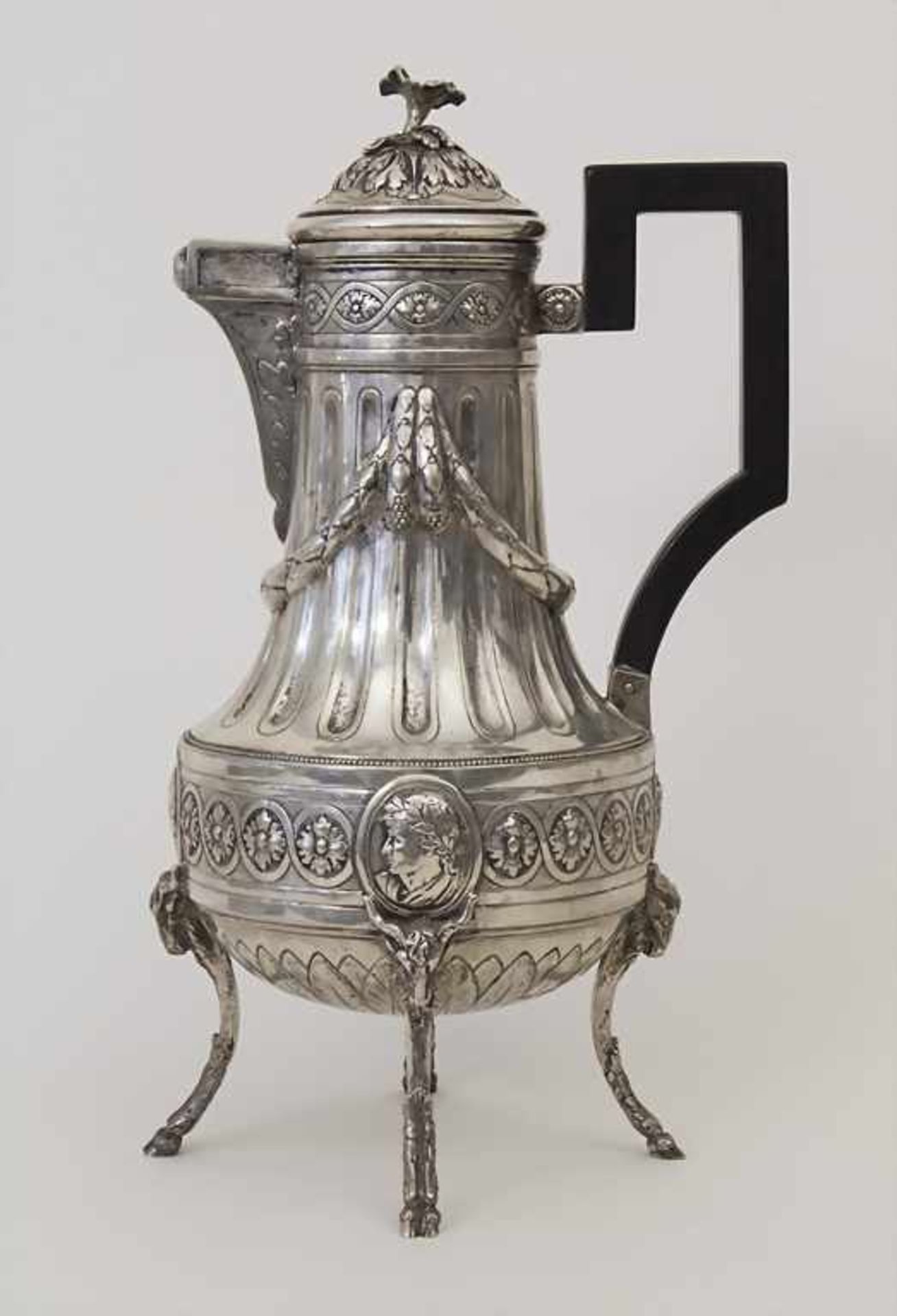 Großer Schenkkrug / A large silver jug, Schleissner, Hanau, um 1890Material: Silber 800,Marke: