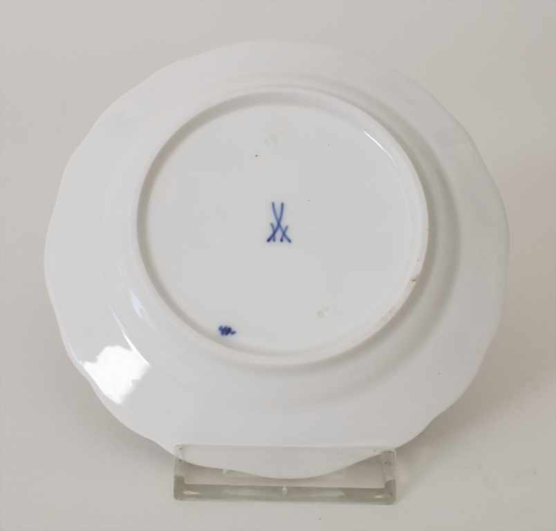 4 kleine Teller mit Zwiebelmuster / 4 small plates with 'Onion Pattern', Meissen, Mitte 20. Jh. - Image 5 of 10