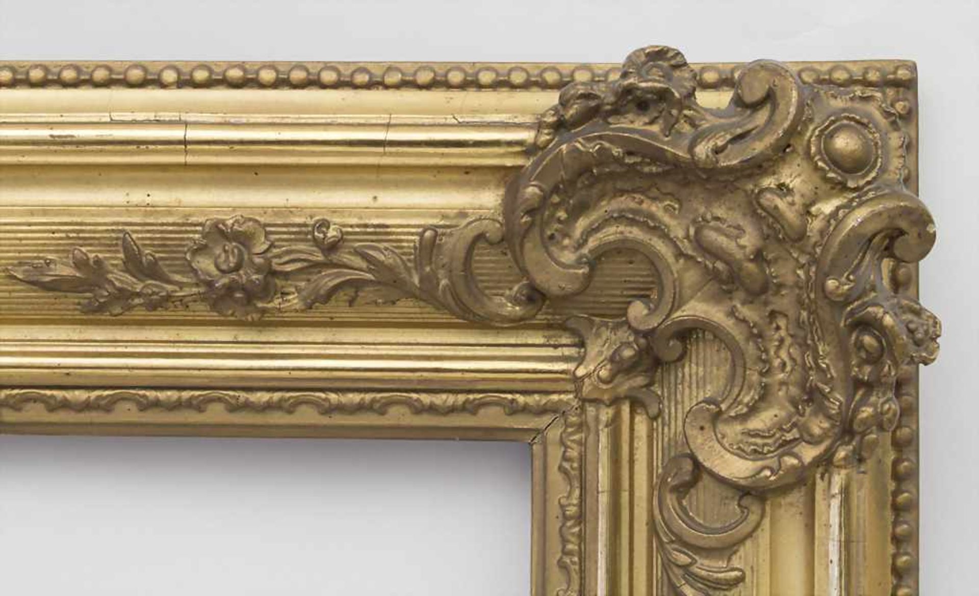 Goldrahmen mit Rocaillen / A gilt frame with rocailles, 19. Jh.Material: Holz, stuckiert, - Bild 2 aus 3