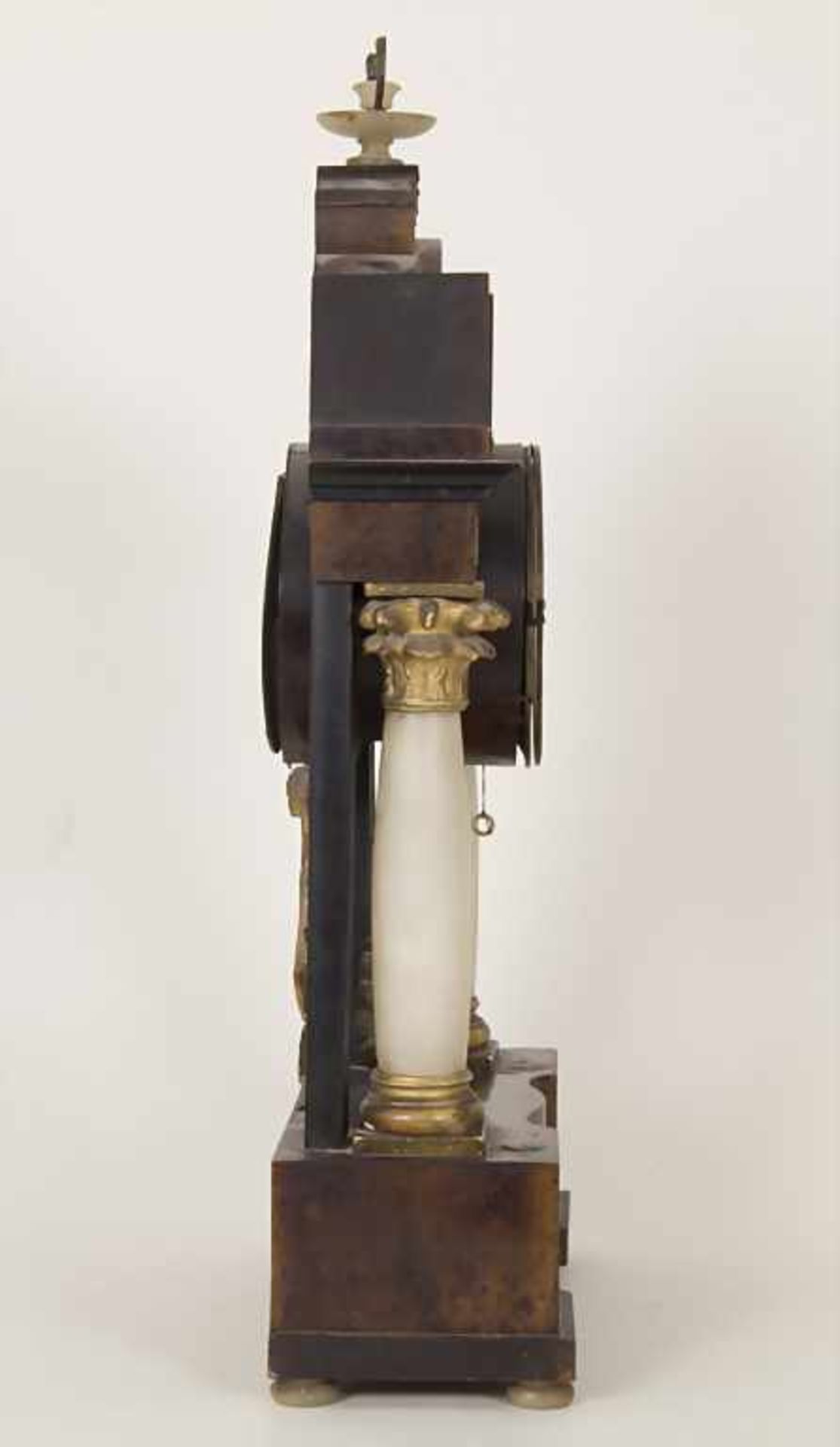 Empire Portaluhr / A clock, Joh. Georg Brey à Memmingen, um 1820Gehäuse: verschiedene Hölzer, - Bild 5 aus 7