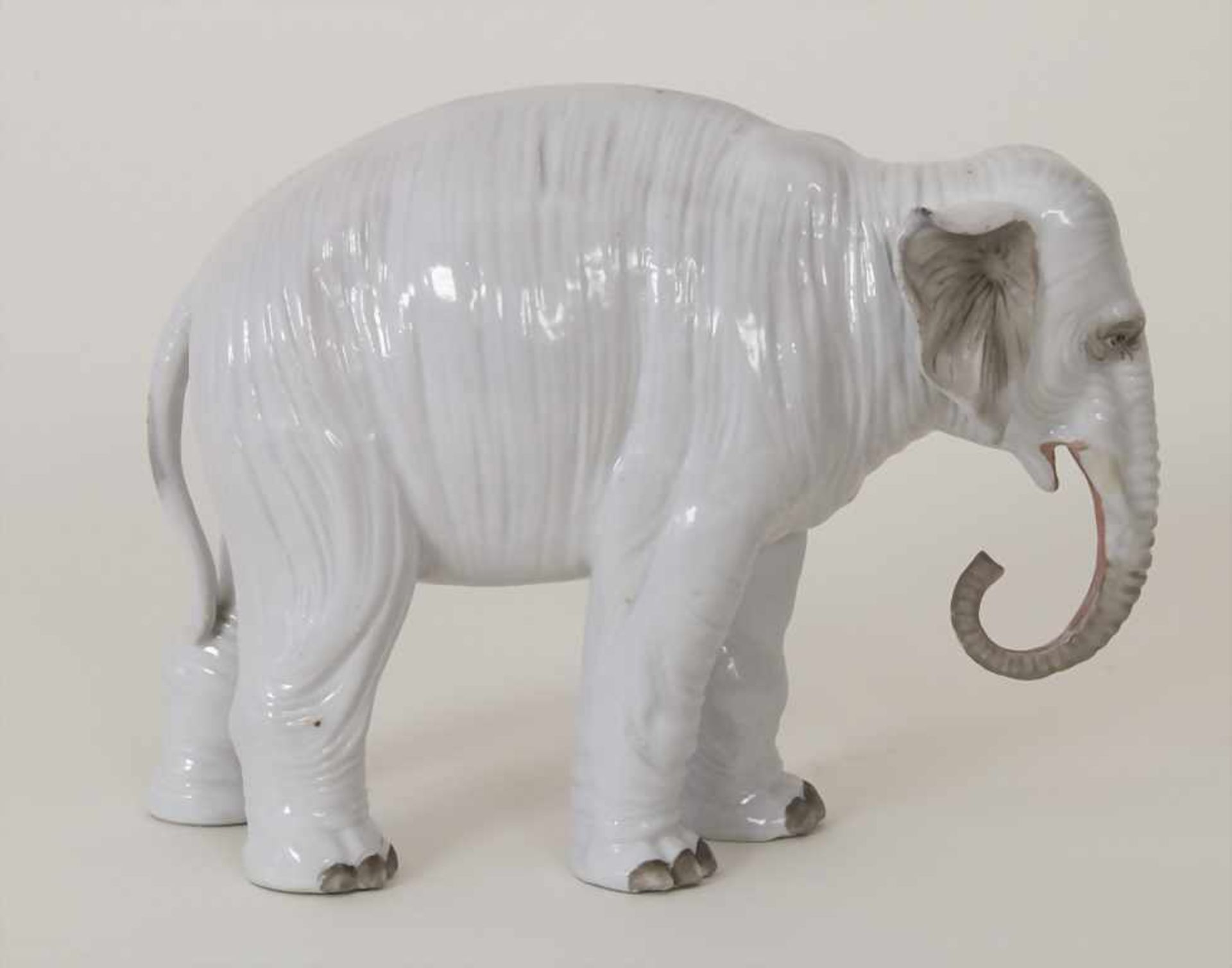 Alter indischer Elefant / An old Indian elephant, Plaue, um 1890Material: Porzellan, dezent bemalt - Bild 2 aus 7