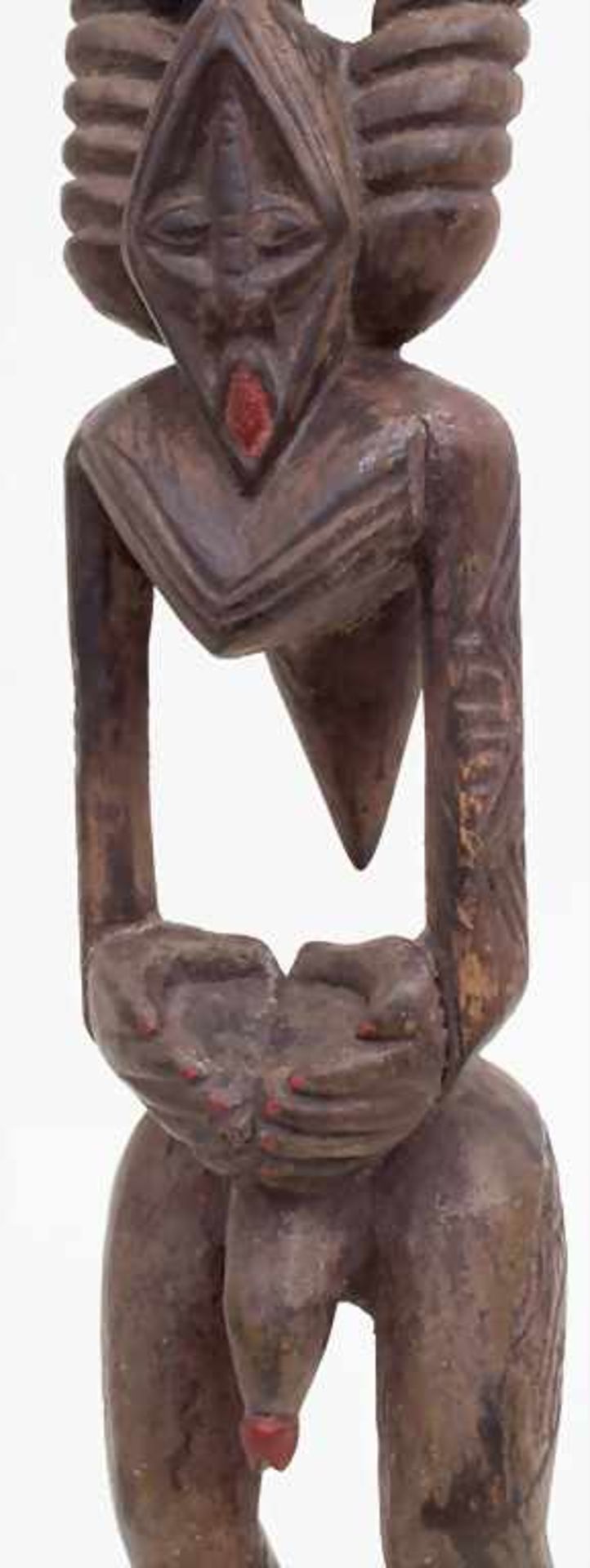 Männliche Figur / A male figure, Igala, NigeriaMaterial: Holz, rotbraune Patina,Höhe: 57 cm, - Image 4 of 4