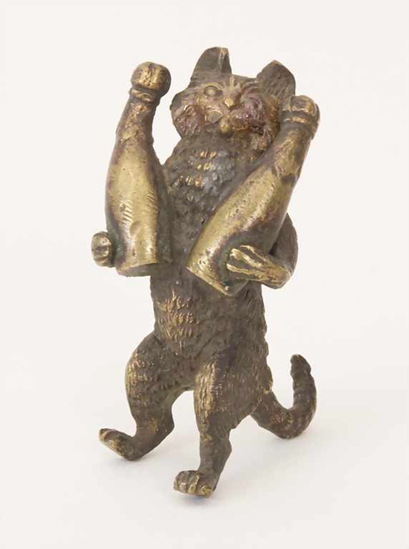 Wiener Bronze 'Katze mit Sektflaschen' / An miniature bronze cat carrying 2 bottles of champagne,