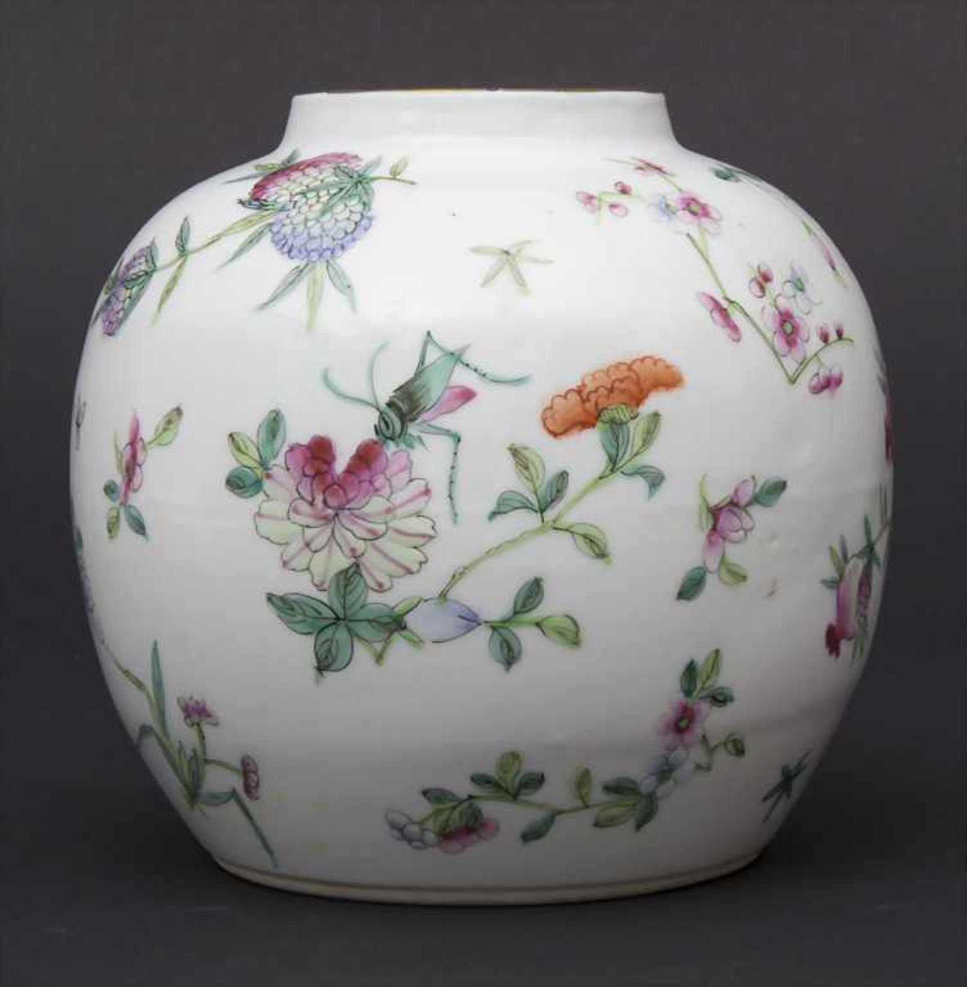 Ziervase, China, späte Qing-DynastieMaterial: Porzellan, polychrom mit Floral, Glückspfirsichen - Image 3 of 6