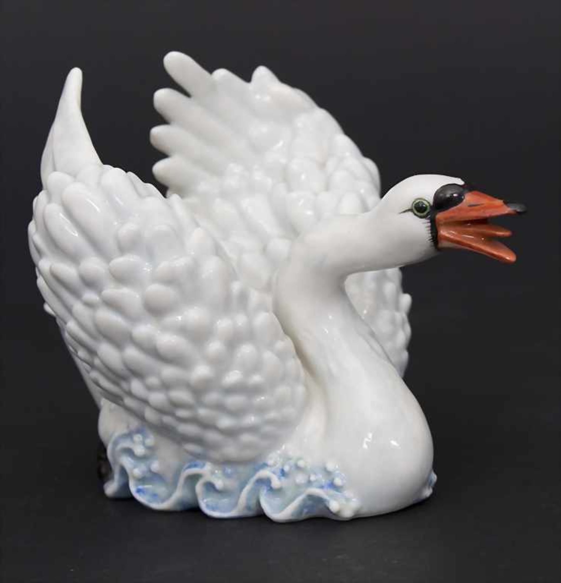 Seltener Schwan / A rare figure of a swan, Nymphenburg, um 1930Material: Porzellan, glasiert und