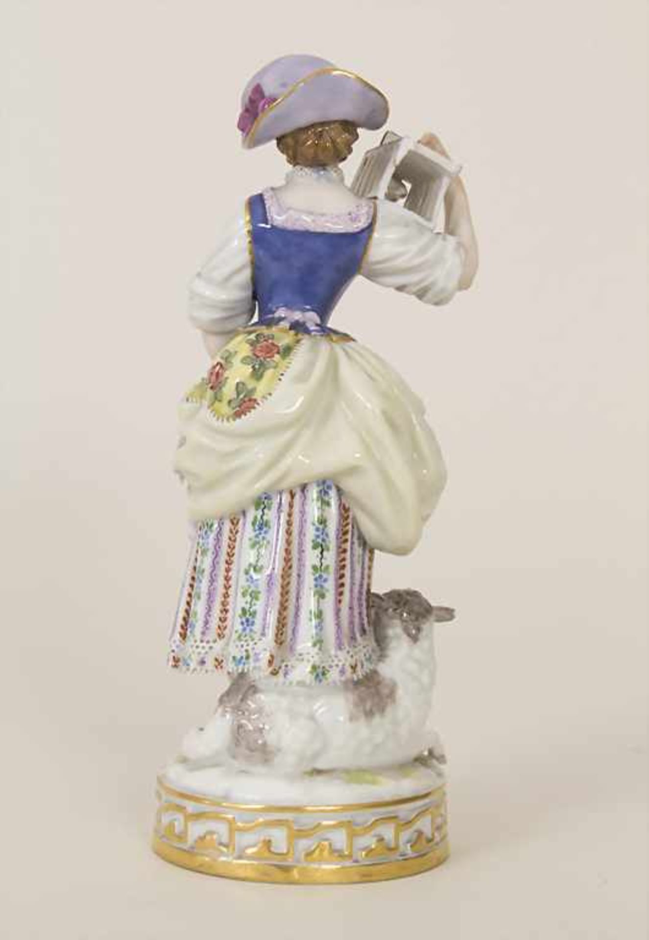 Schäferin mit Vogelkäfig / A shepherdess with a birdcage, Meissen, Mitte 19. Jh.Material: Porzellan, - Bild 3 aus 6