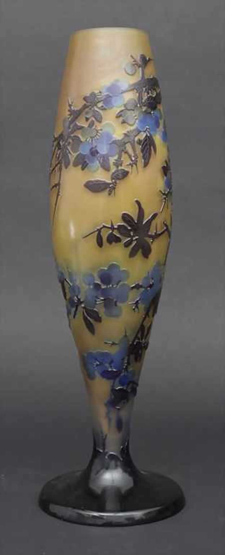 Jugendstilvase mit Schlehen / An Art Nouveau vase with sloes / A vase avec Prunellier, Emile - Image 2 of 7