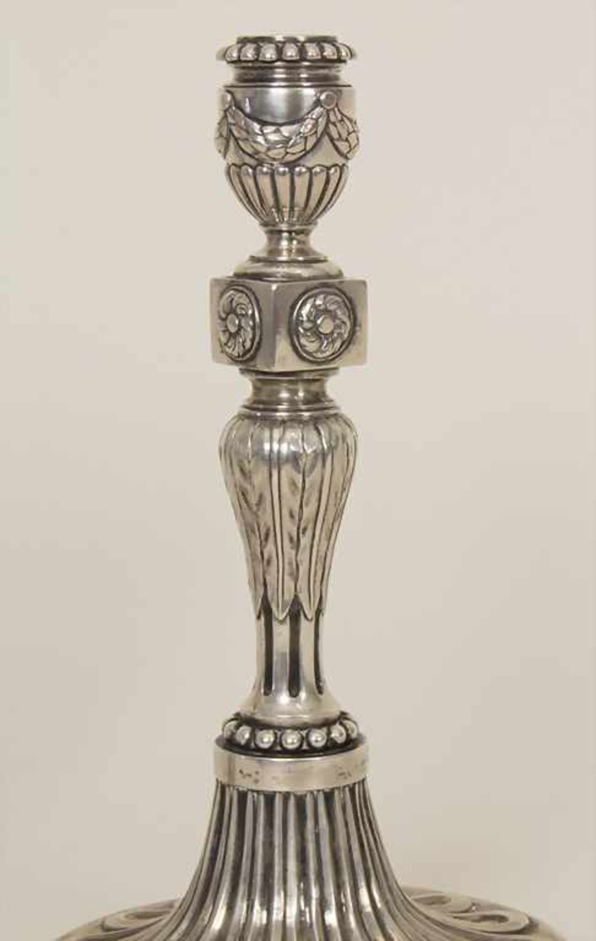 Paar Louis XVI Leuchter / A pair of Louis-seize silver candlesticks, wohl Dresden, um - Bild 4 aus 4