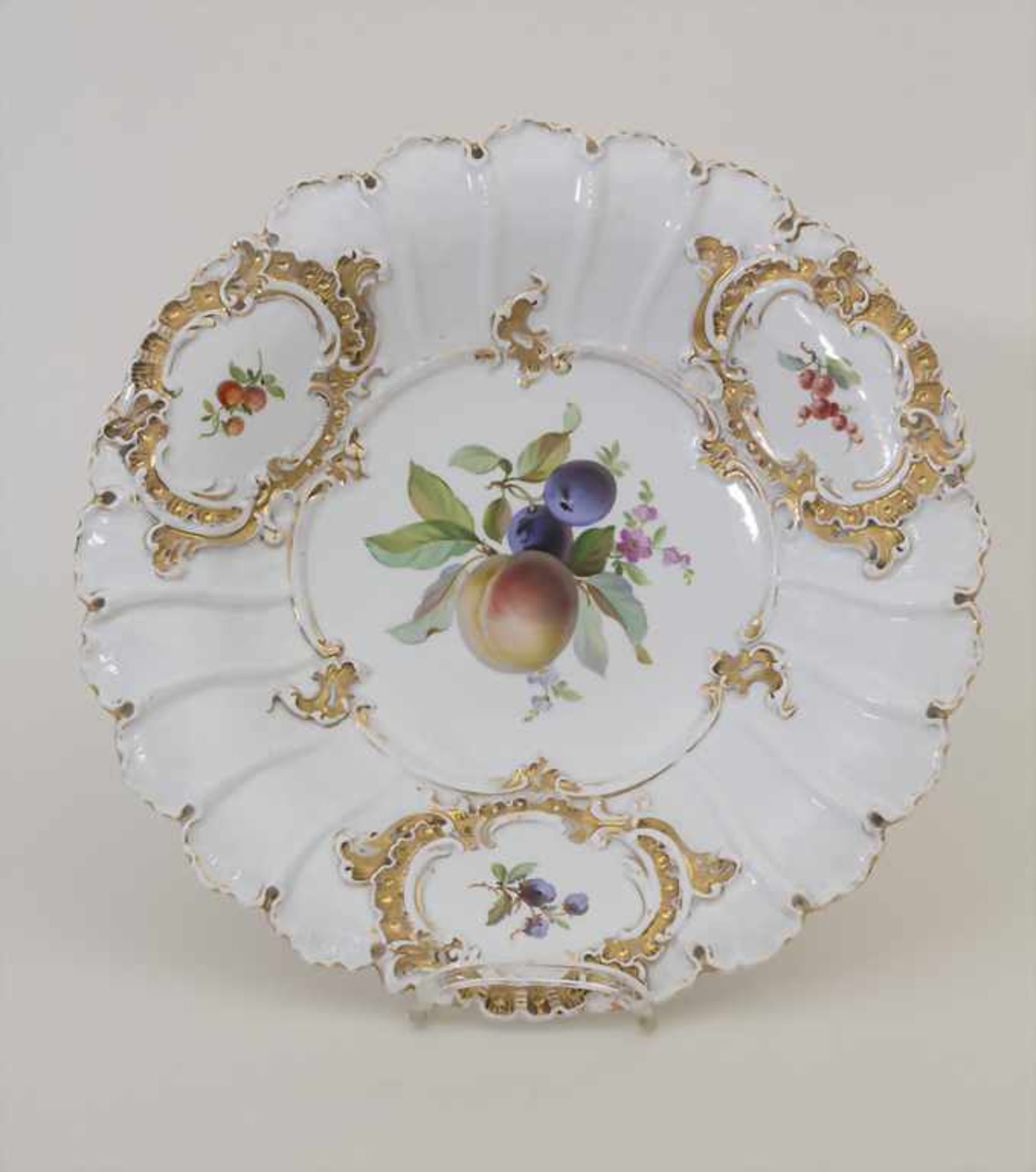 Prunkschale mit Früchtedekor / A splendid bowl with fruits, Meissen, 2. Hälfte 19. Jh.Material: