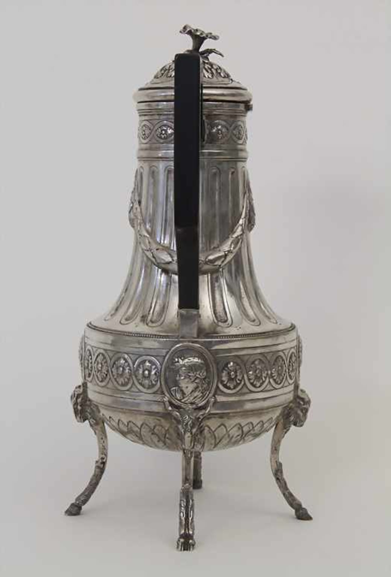 Großer Schenkkrug / A large silver jug, Schleissner, Hanau, um 1890Material: Silber 800,Marke: - Image 4 of 8