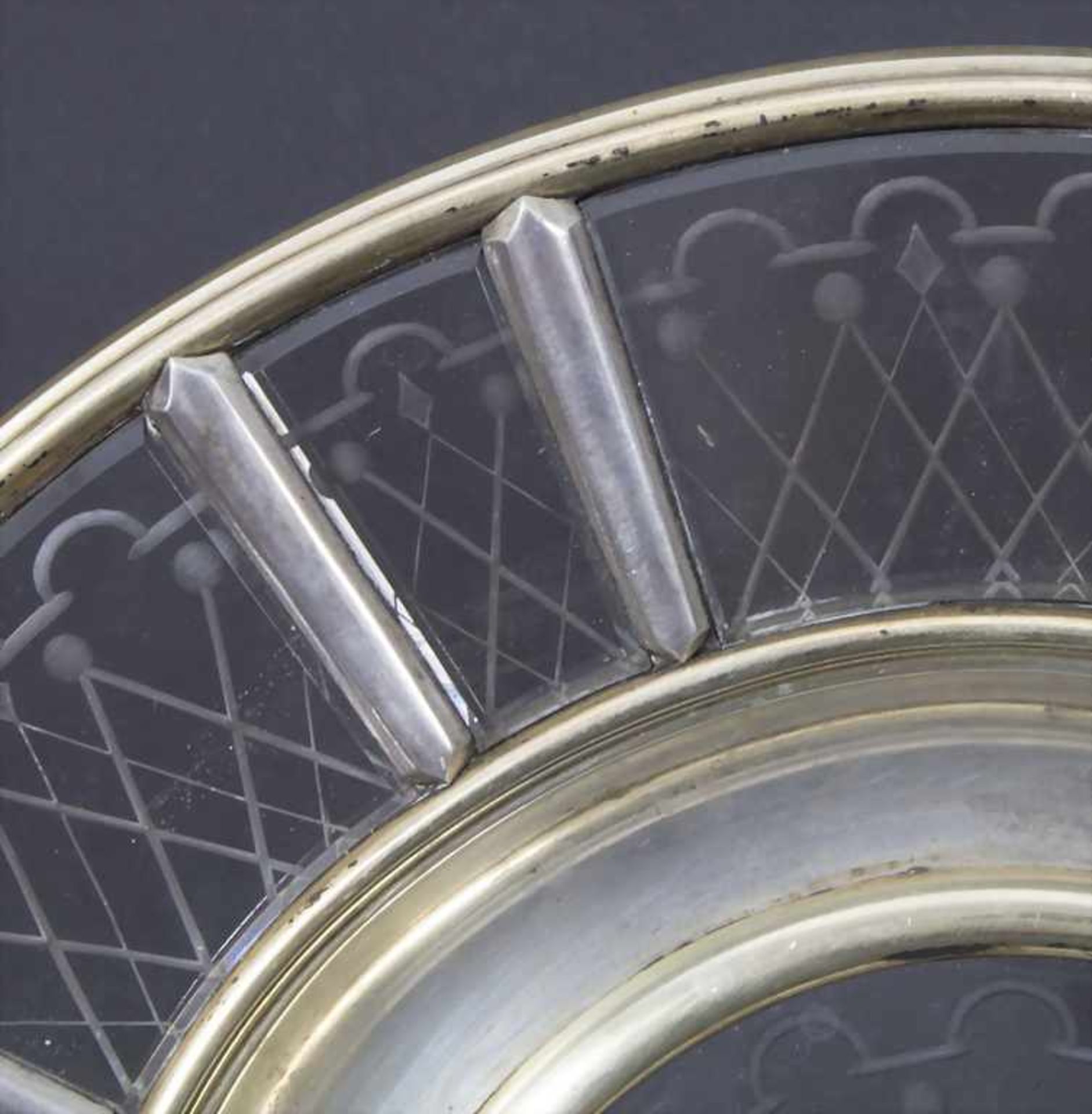 Zierteller / A glass plate, deutsch, 19. Jh.Material: Bleiglas, Silber 800/000 vergoldet,Marke: - Image 2 of 4