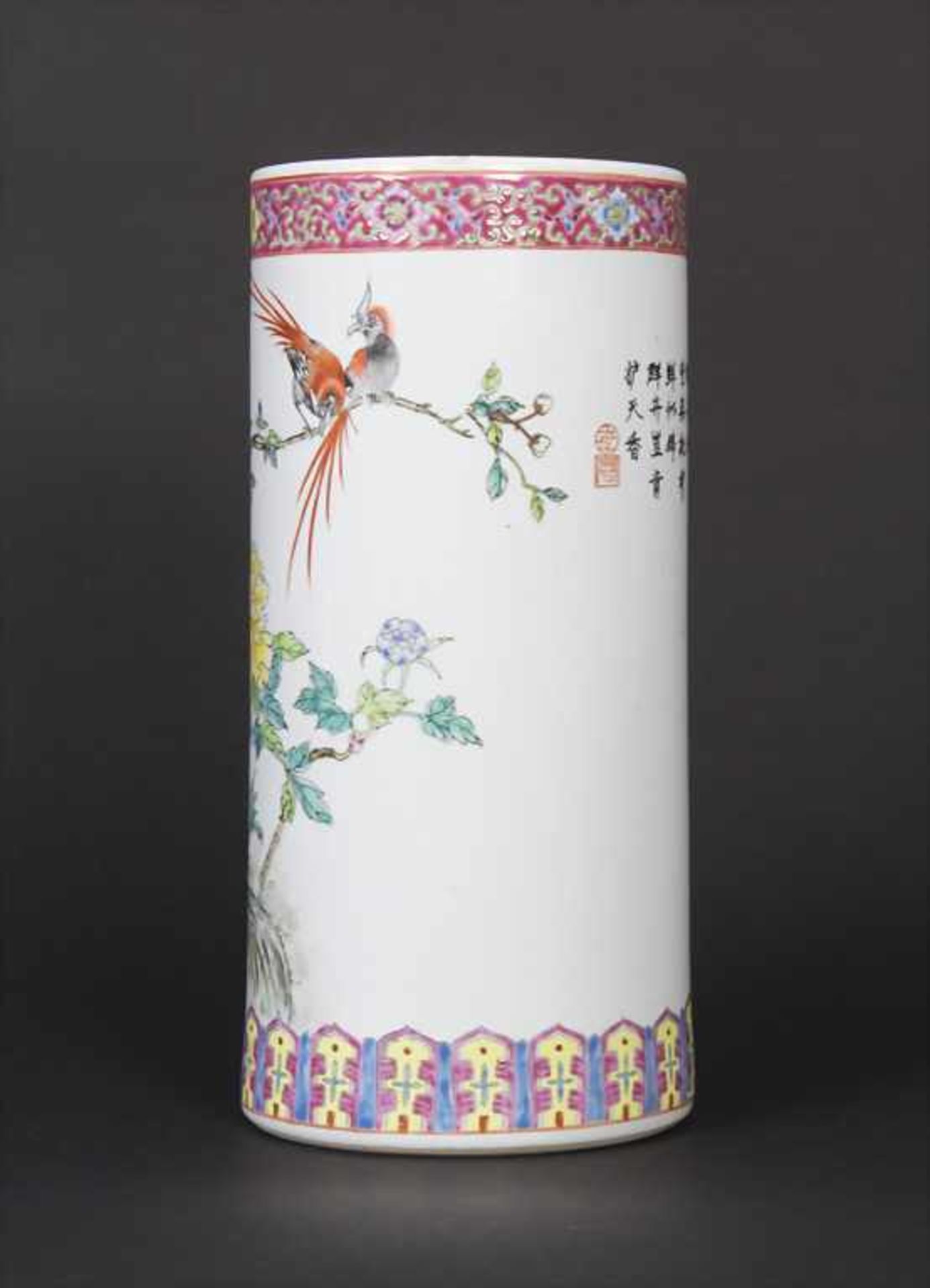Porzellan-Vase / A Lidded Vase, China, 20. Jh.Material: Porzellan, mit polychromem Floraldekor, - Bild 4 aus 9