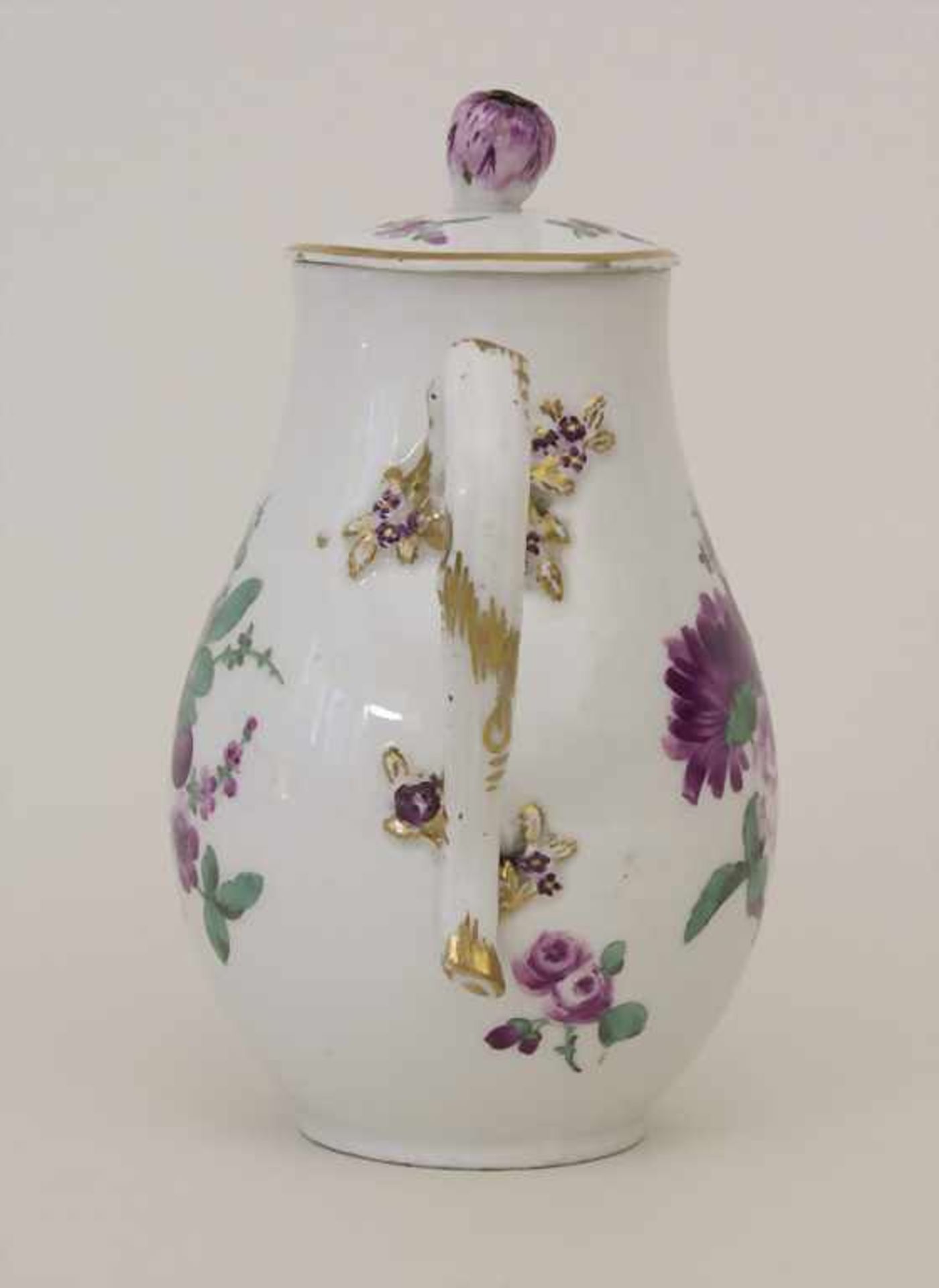 Kännchen mit Blumenmalerei / A small pot with flowers, Meissen, Punktzeit, 1763-1773Material: - Image 4 of 10