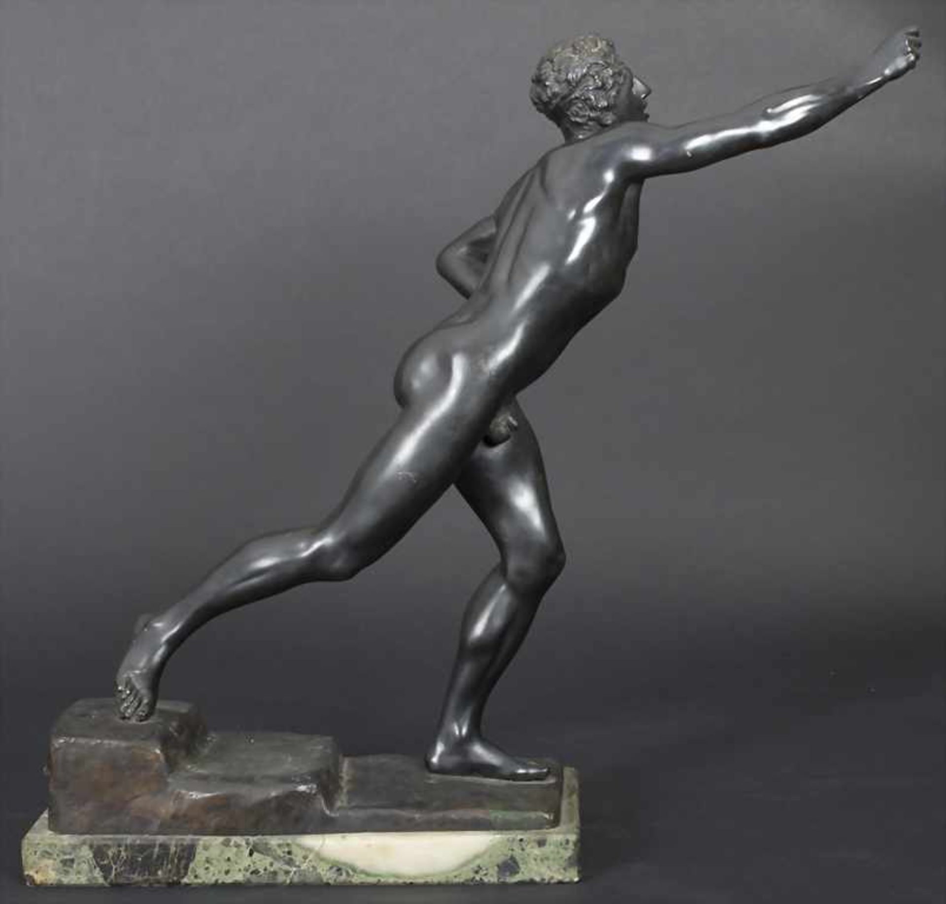 Siegesbote-Nenikhkamen, Entw. Kruse Max, 1854-1942Material: Bronze, dunkel patiniert, auf flache - Bild 2 aus 6