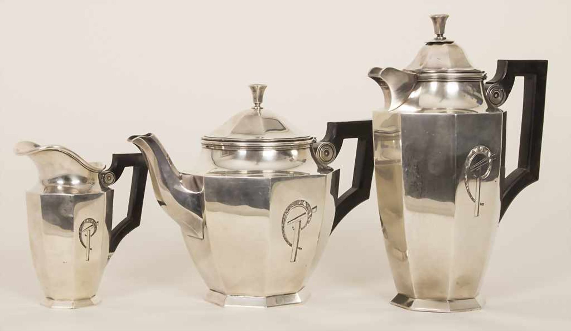 Art Déco Tee- und Kaffeekern / An Art Déco silver tea and coffee set, Paris, um 1935Set: bestehend