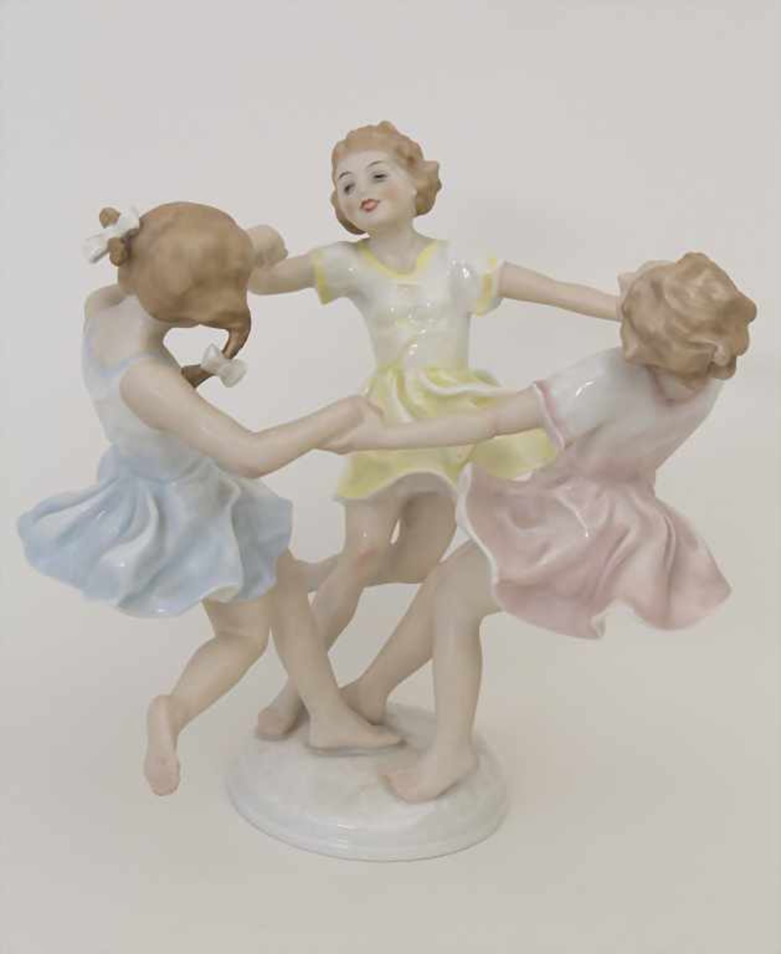 Figurengruppe 'Maientanz' / A figure group 'May dance', K. Tutter für Hutschenreuther, 1955- - Image 2 of 5