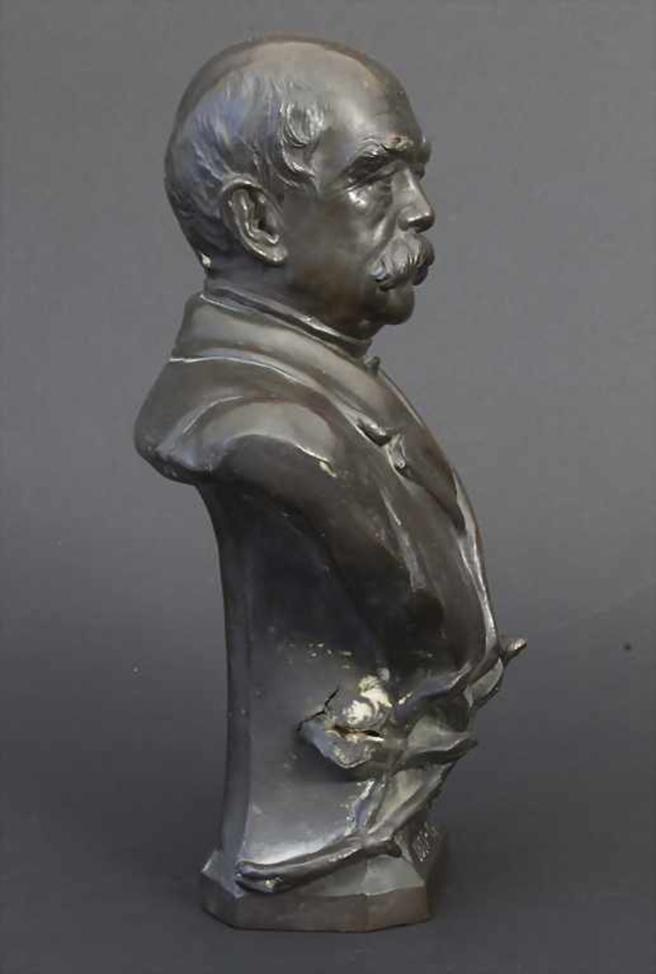 Bismarck Büste / A Bismarck bust, C. Krauß, um 1900Material: Kupfer patiniert,Signatur: C. Krauß ( - Image 2 of 6