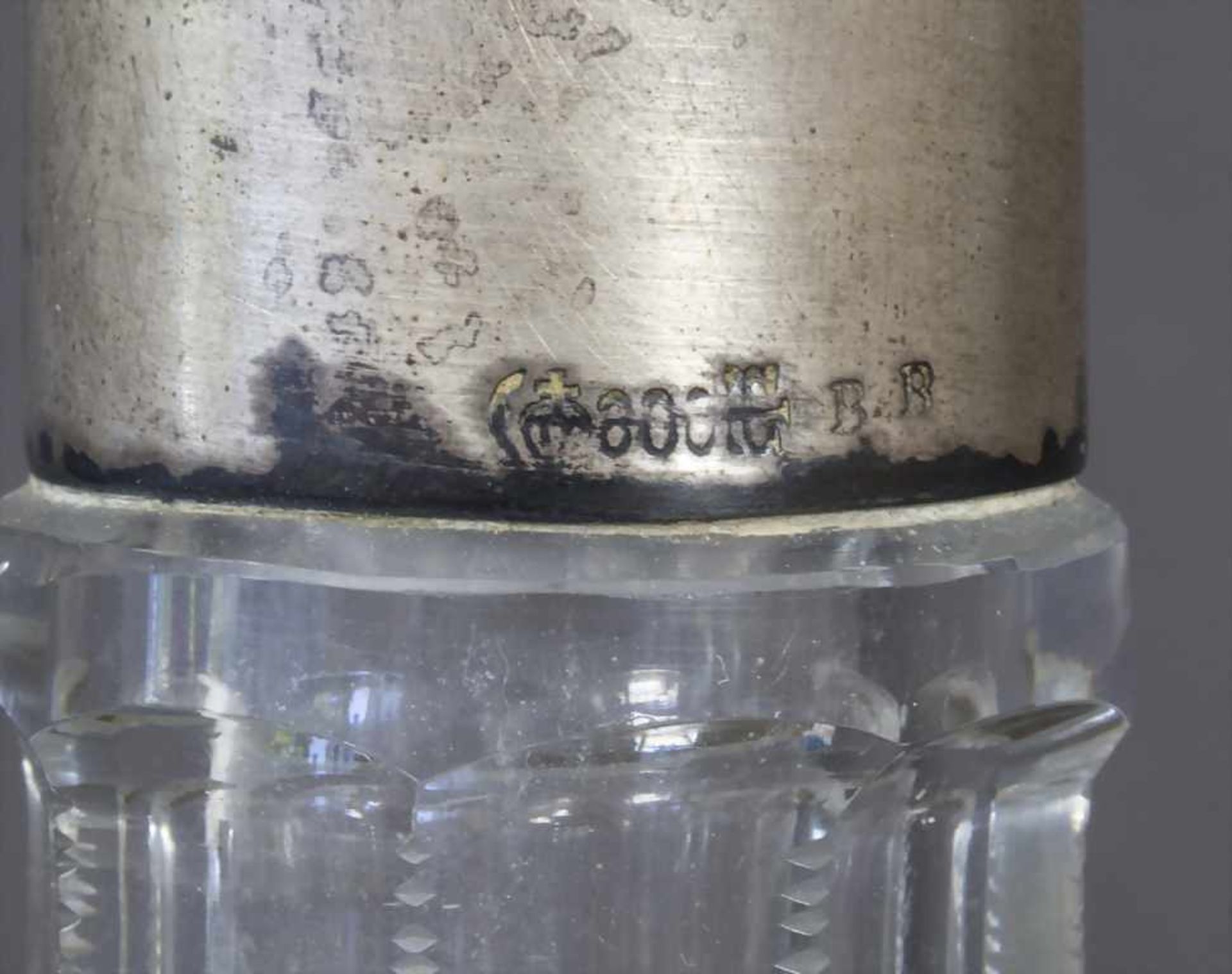 Kristallkaraffe mit Silbermontierung / A cut glass vase with silver mount, deutsch, um 1950Material: - Bild 5 aus 5