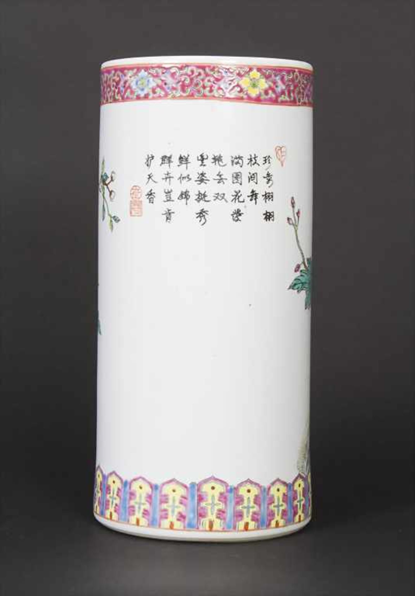 Porzellan-Vase / A Lidded Vase, China, 20. Jh.Material: Porzellan, mit polychromem Floraldekor, - Bild 3 aus 9