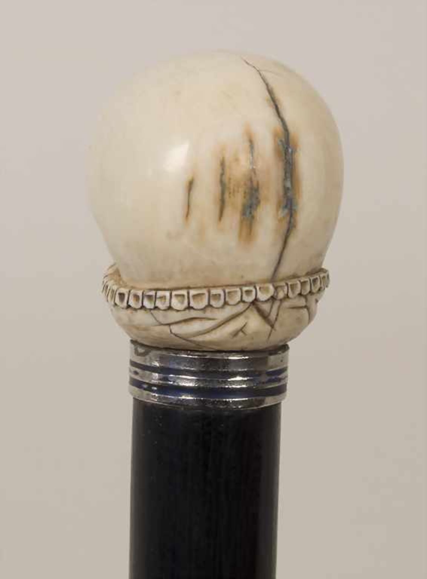 Flanierstock Erotika / An erotica cane, England, um 1900Material: kugeliger Knauf aus beschnitztem - Bild 3 aus 6