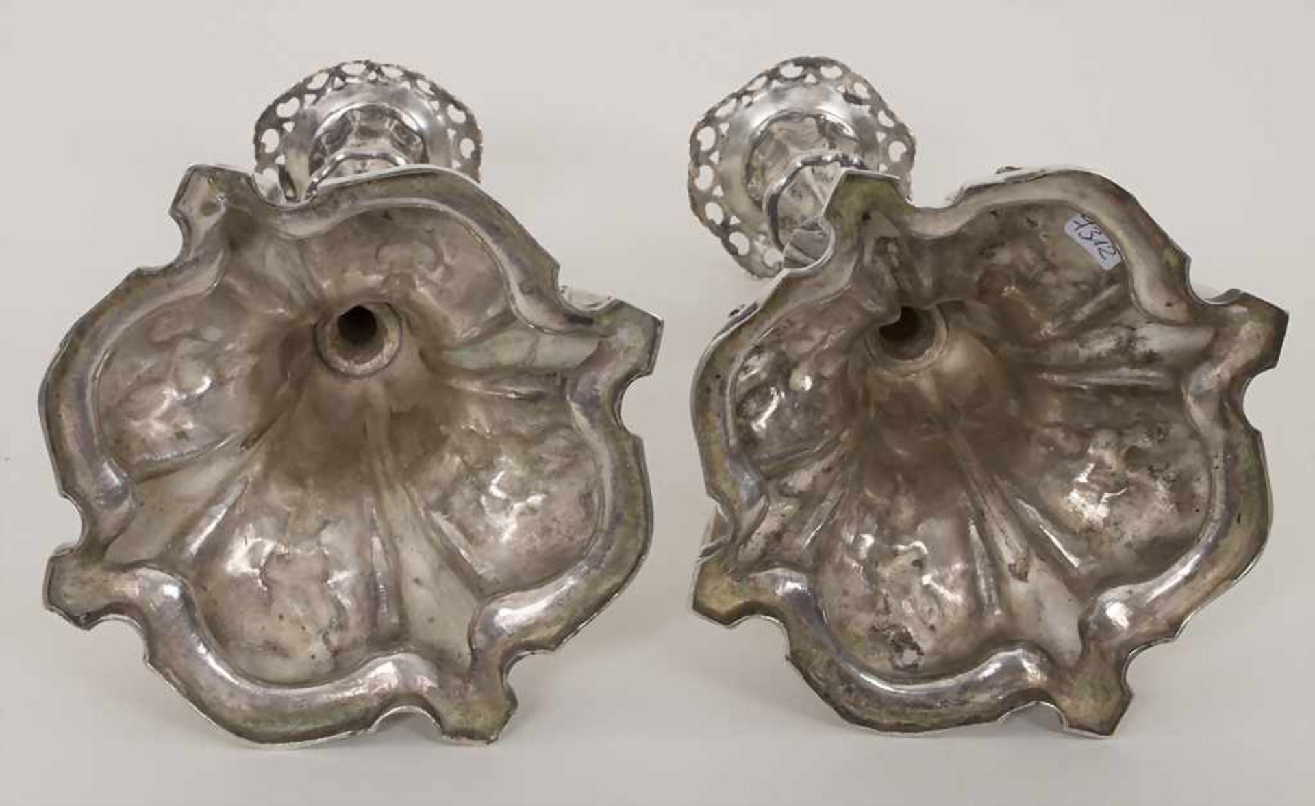 Paar Barock Kerzenleuchter / A pair of Baroque silver candlesticks, Porto, 19. Jh.Material: Silber, - Bild 4 aus 6