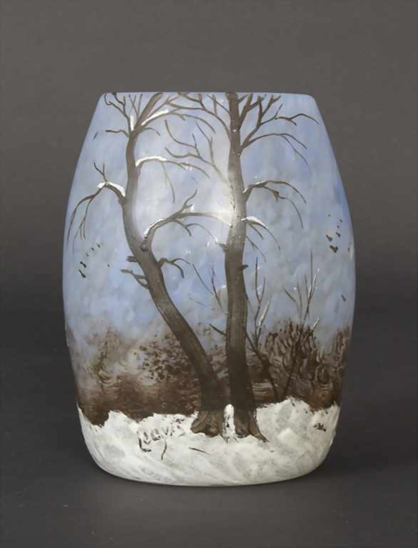 Jugendstil Vase mit Winterlandschaft / An Art Nouveau vase with a winter landscape, Legras & Cie.,