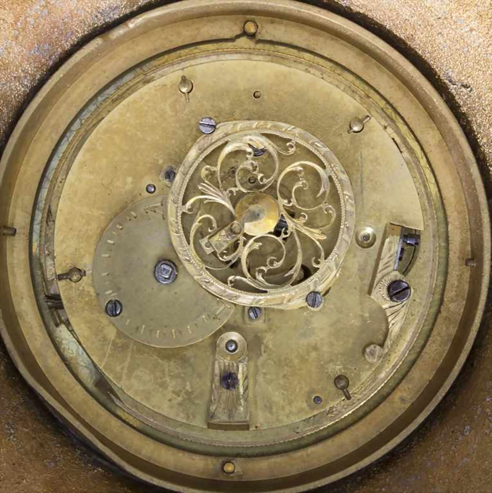 Wanduhr / A wall clock, Frankreich, um 1830Gehäuse: Bronze vergoldet,Werk: Spindelwerk mit - Image 2 of 2