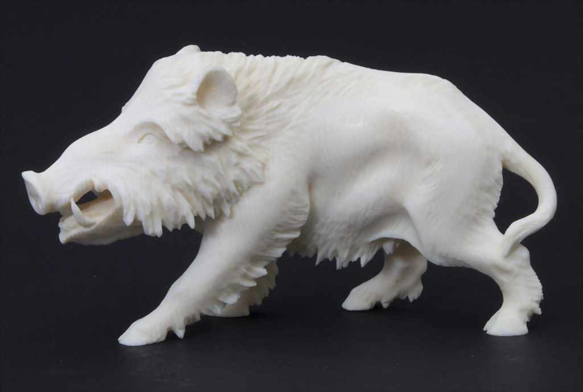 Tierfigur 'Wildschwein' / An animal figure 'wild boar', 1930er JahreMaterial: Elfenbein,