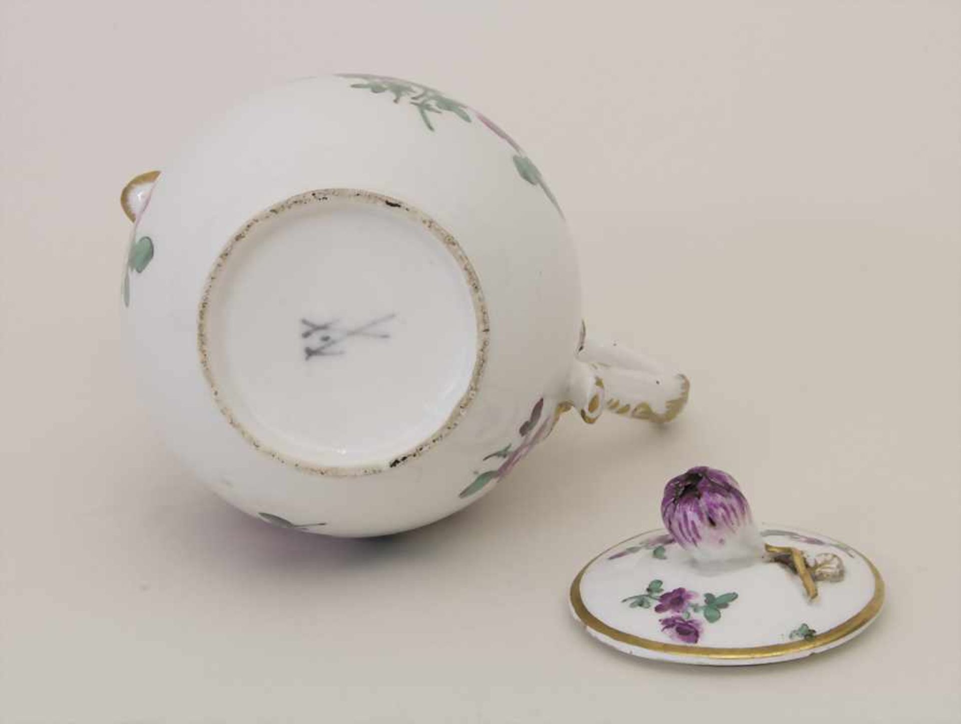 Kännchen mit Blumenmalerei / A small pot with flowers, Meissen, Punktzeit, 1763-1773Material: - Bild 6 aus 10