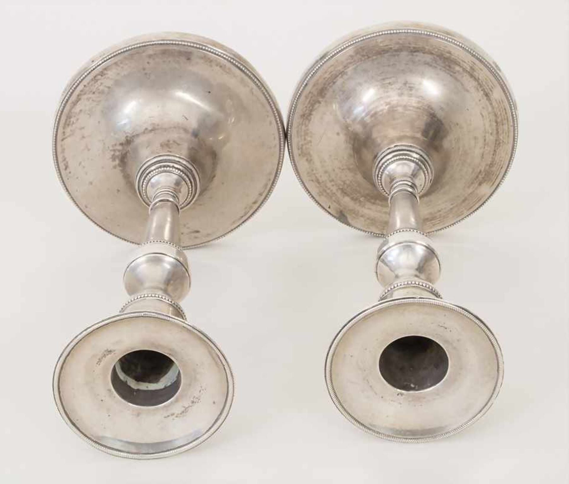 Paar Louis XVI Leuchter / A pair of Louis-seize silver candlesticks, Noia, um 1780Material: Silber - Bild 3 aus 6