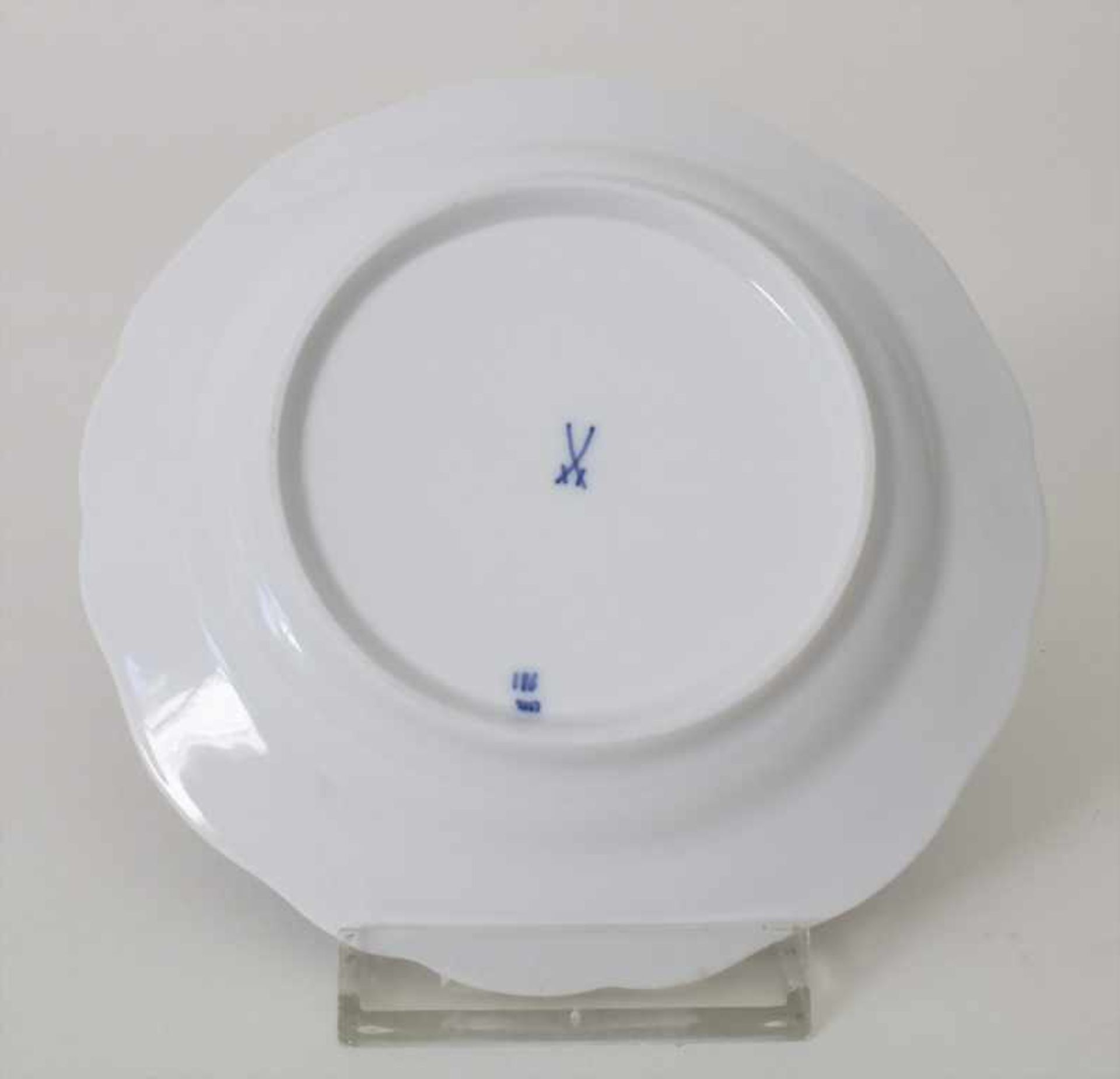 4 kleine Teller mit Zwiebelmuster / 4 small plates with 'Onion Pattern', Meissen, Mitte 20. Jh. - Image 3 of 10