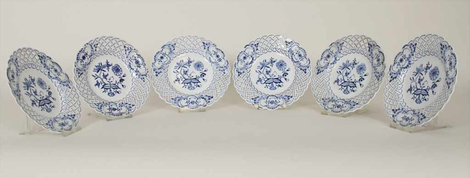 Satz von 6 Korbrandtellern 'Zwiebelmuster' / A set of 6 plates 'Onion Pattern', Meissen, 1. Hälfte