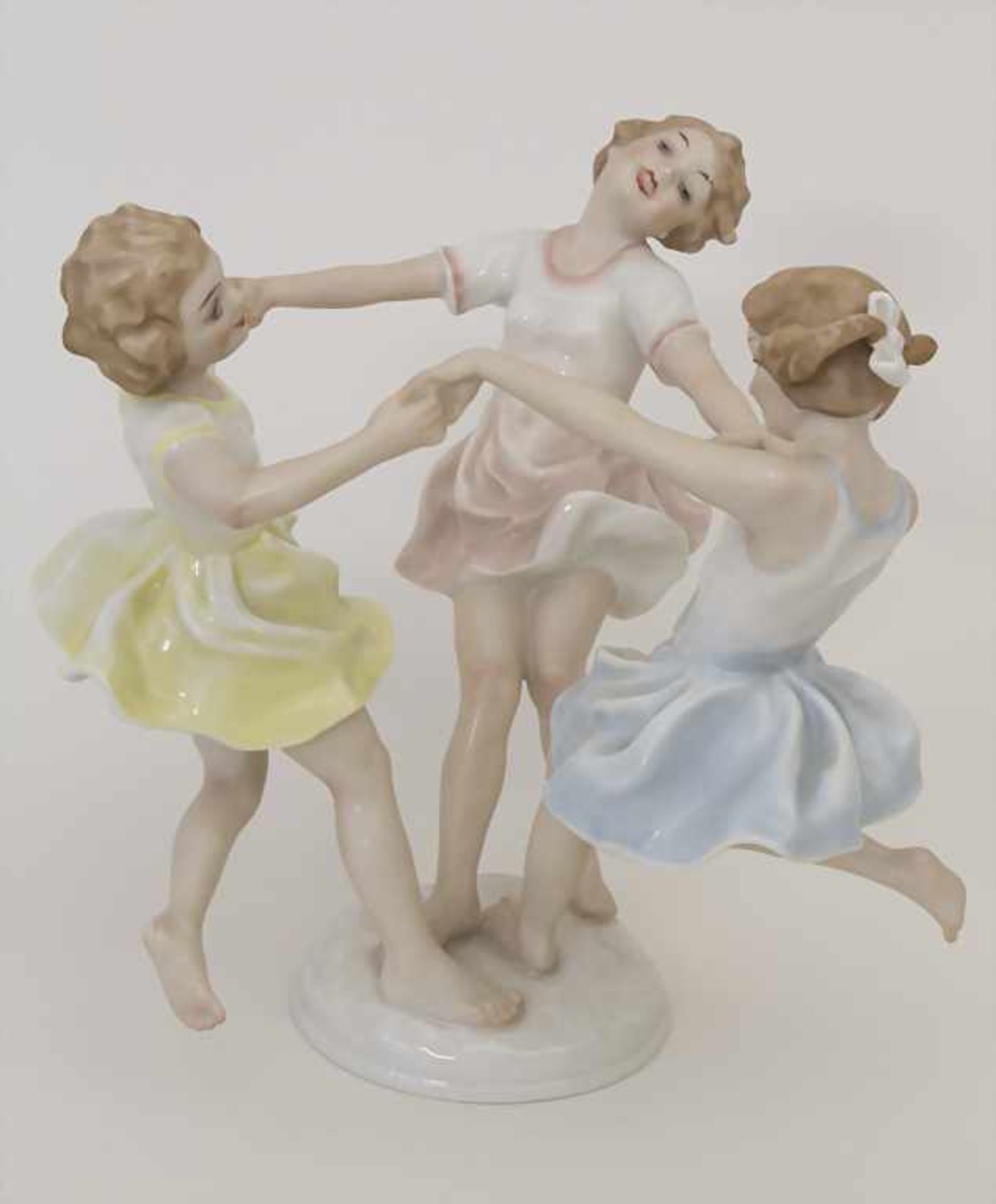 Figurengruppe 'Maientanz' / A figure group 'May dance', K. Tutter für Hutschenreuther, 1955- - Image 3 of 5