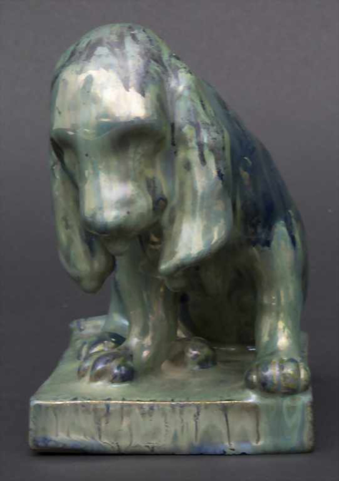 Bluthund-Welpe / A bloodhound puppy, Jean-Baptiste Cytere, Rambersviller, um 1920, Entw. 1899 von - Bild 3 aus 8