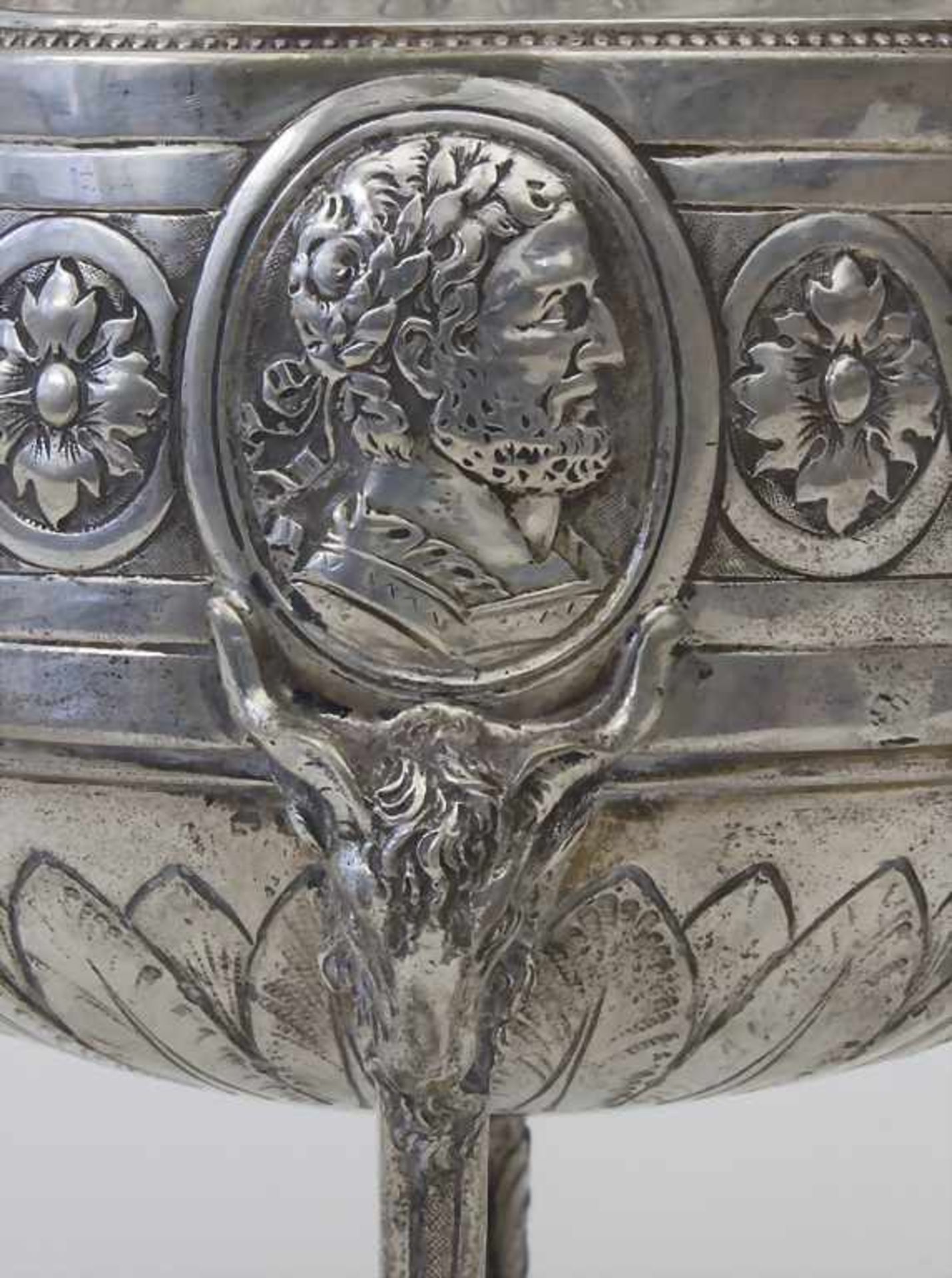 Großer Schenkkrug / A large silver jug, Schleissner, Hanau, um 1890Material: Silber 800,Marke: - Image 8 of 8
