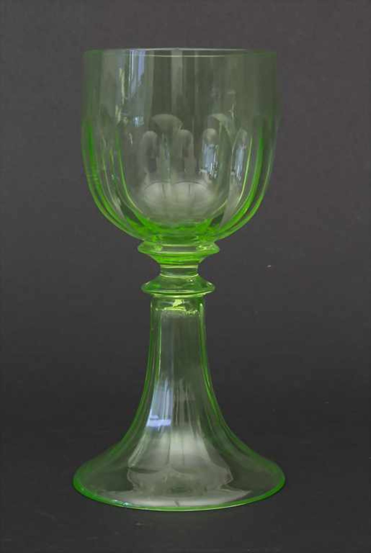 5 Urangläser / 5 uranium glasses, um 1920Material: grünes Uranglas, Kuppa mit Olivenschliff, - Bild 2 aus 4